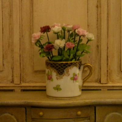 Bouquet miniature roses vase anglais1