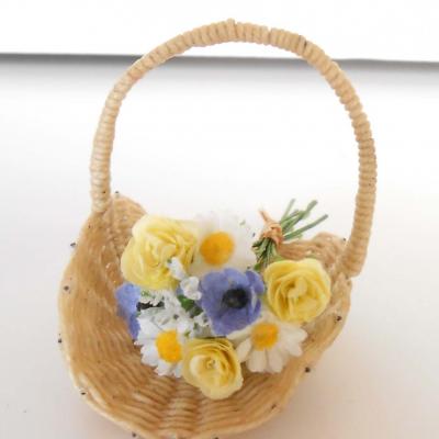 Panier jaune et bleu